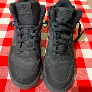 Nike black basketball shoes size 6.5 Y